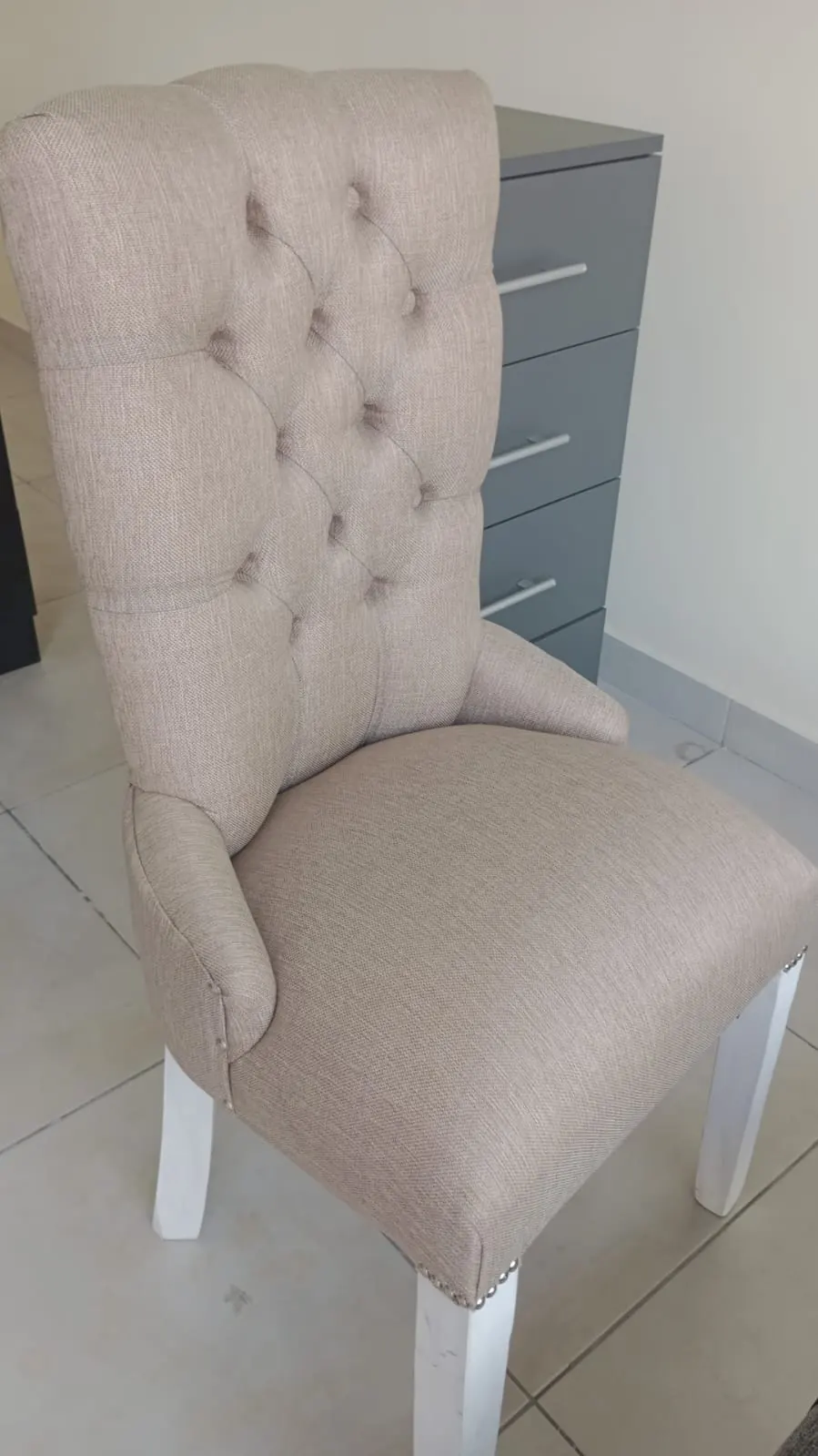 Silla capitoné Beige, foto real